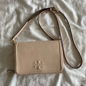 Tory Burch Pebbles Grain Crossbody bag in sweet melon